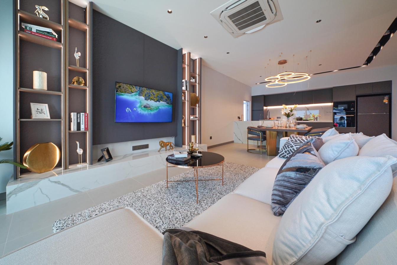 Grand Tanywan 38 living and kitchen