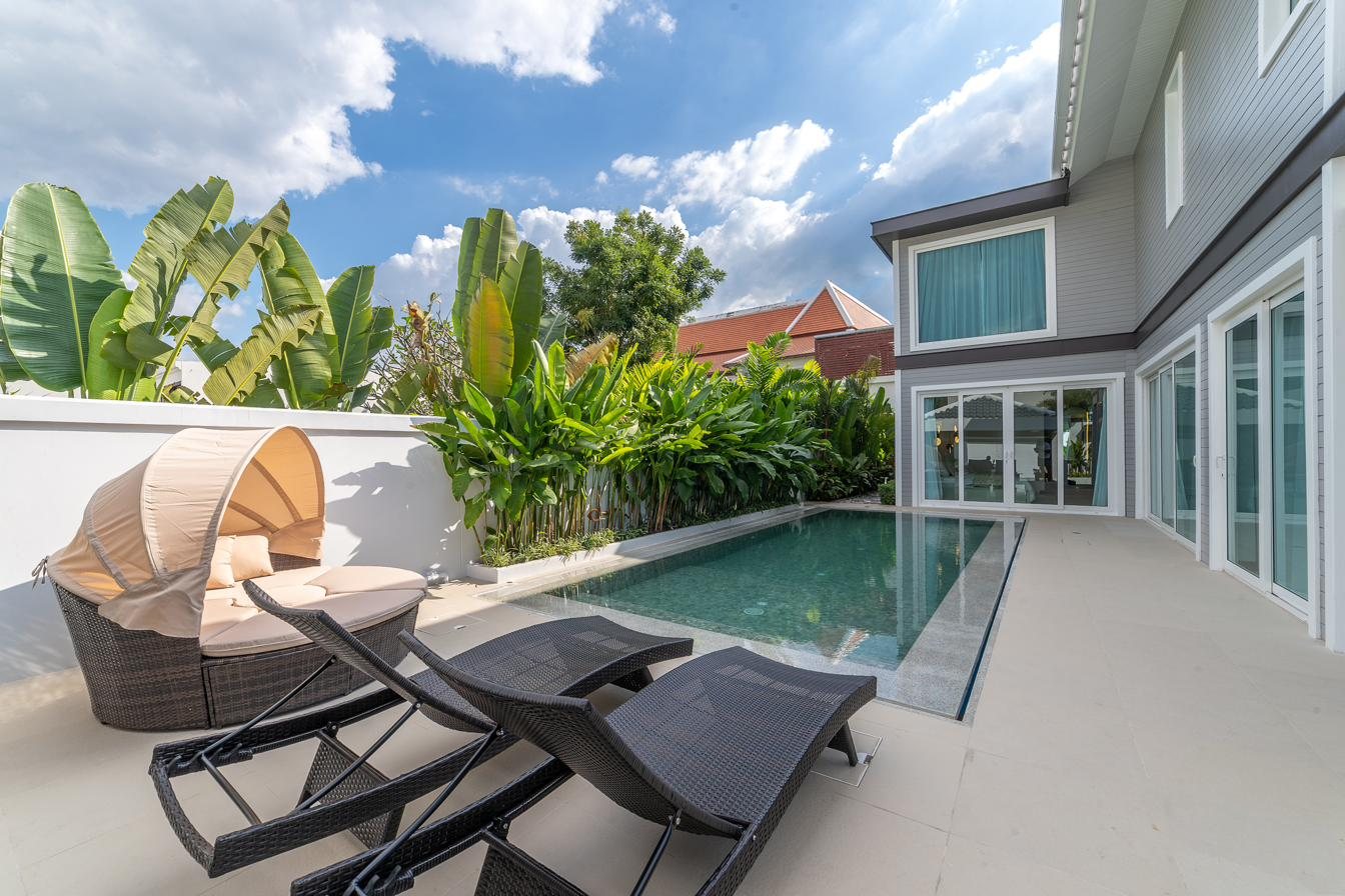 Thabali 120 pool with cabana